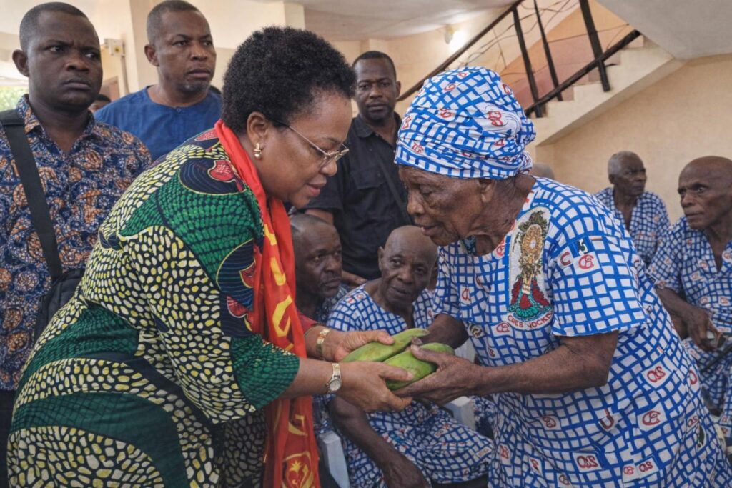 Brazzaville : les dons du congrès du PCT offerts aux orphelinats